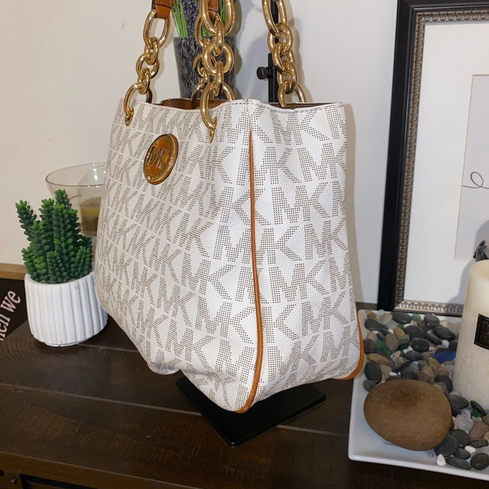 Michael Kors Signature MK Vanilla Acorn Fulton Chain Leather Tote - Picture 5 of 15